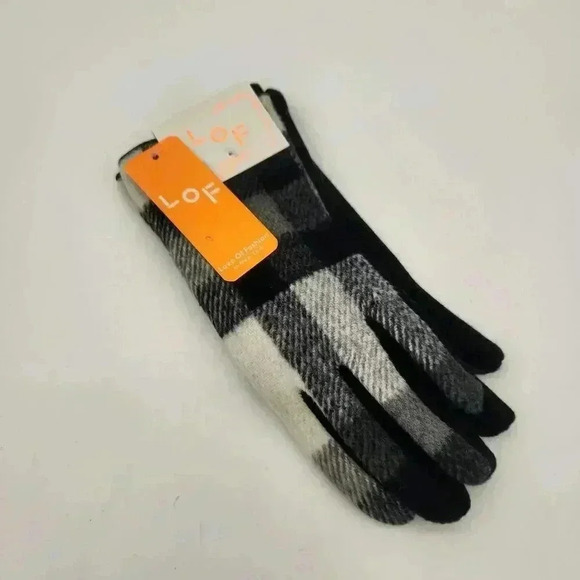 NWT Love Of Fashion In New York Fuzzy Black & White Plaid O/S Smart Gloves‎ Gift - Picture 1 of 6